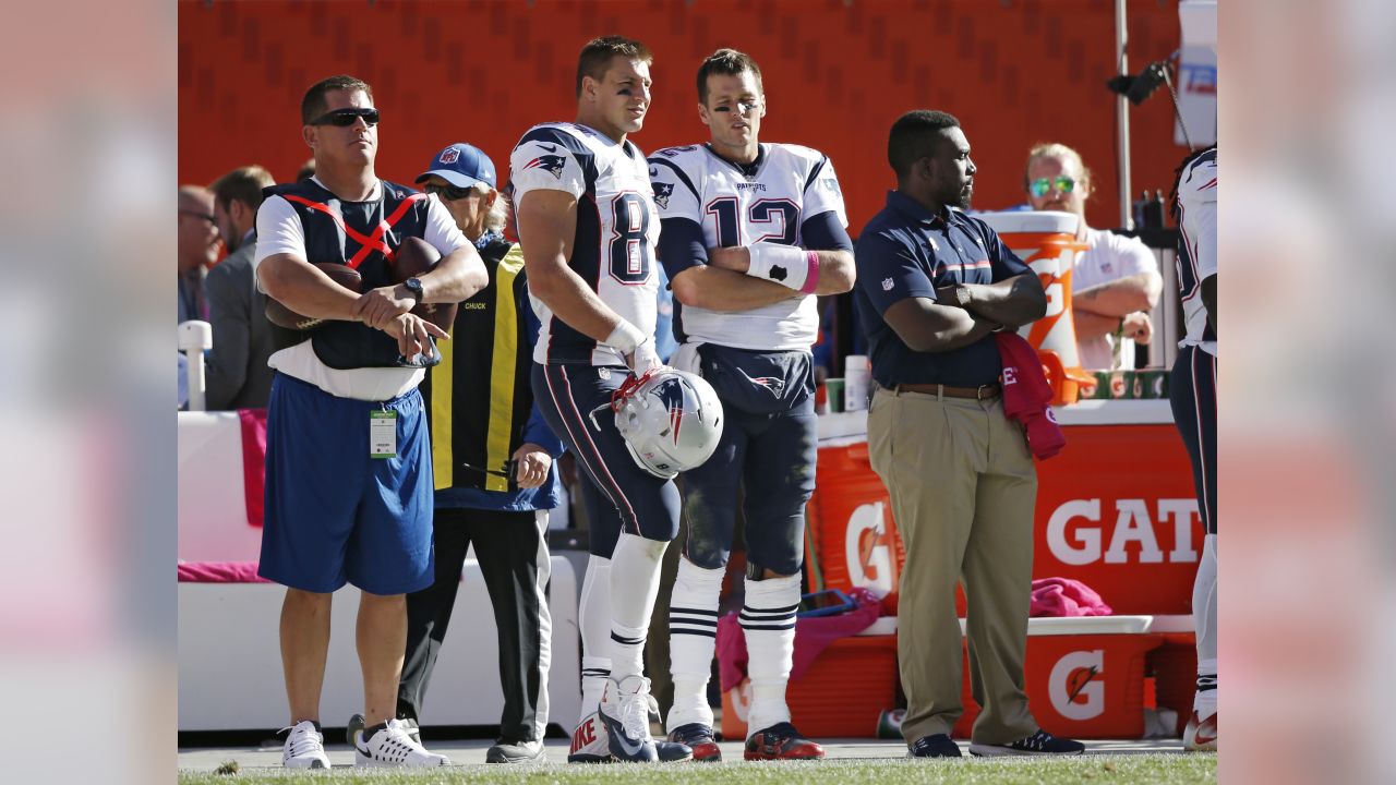 Back On The Field, Brady Leads Patriots 33-13 Against Cleveland