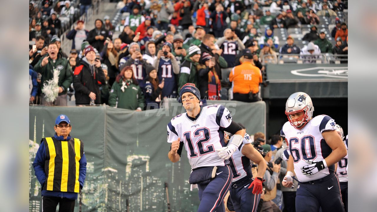 Brady ties Manning with 200th win, Patriots beat Jets 22-17