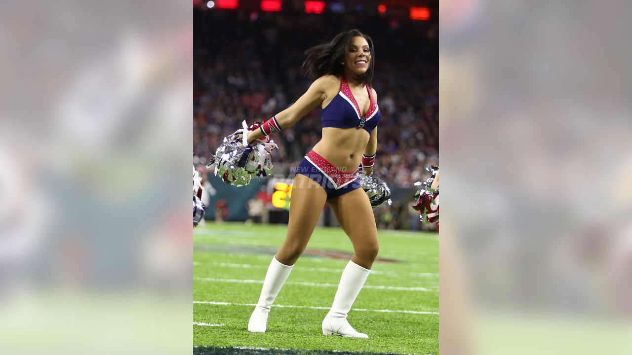 Patriots Cheerleader Turning Heads Before Season Opener - The Spun: What's  Trending In The Sports World Today