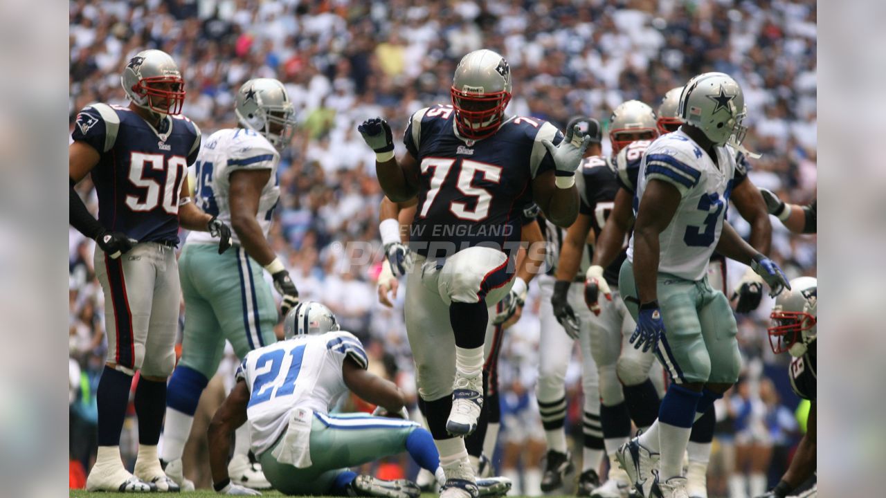 04 October 2009. Patriot Tackle Matt Light (72) and Offensive Line Coach  Dante Scarnecchia on the sidelines. The New England Patriots defeated the  Baltimore Ravens 27 to 21 in NFL Week 4