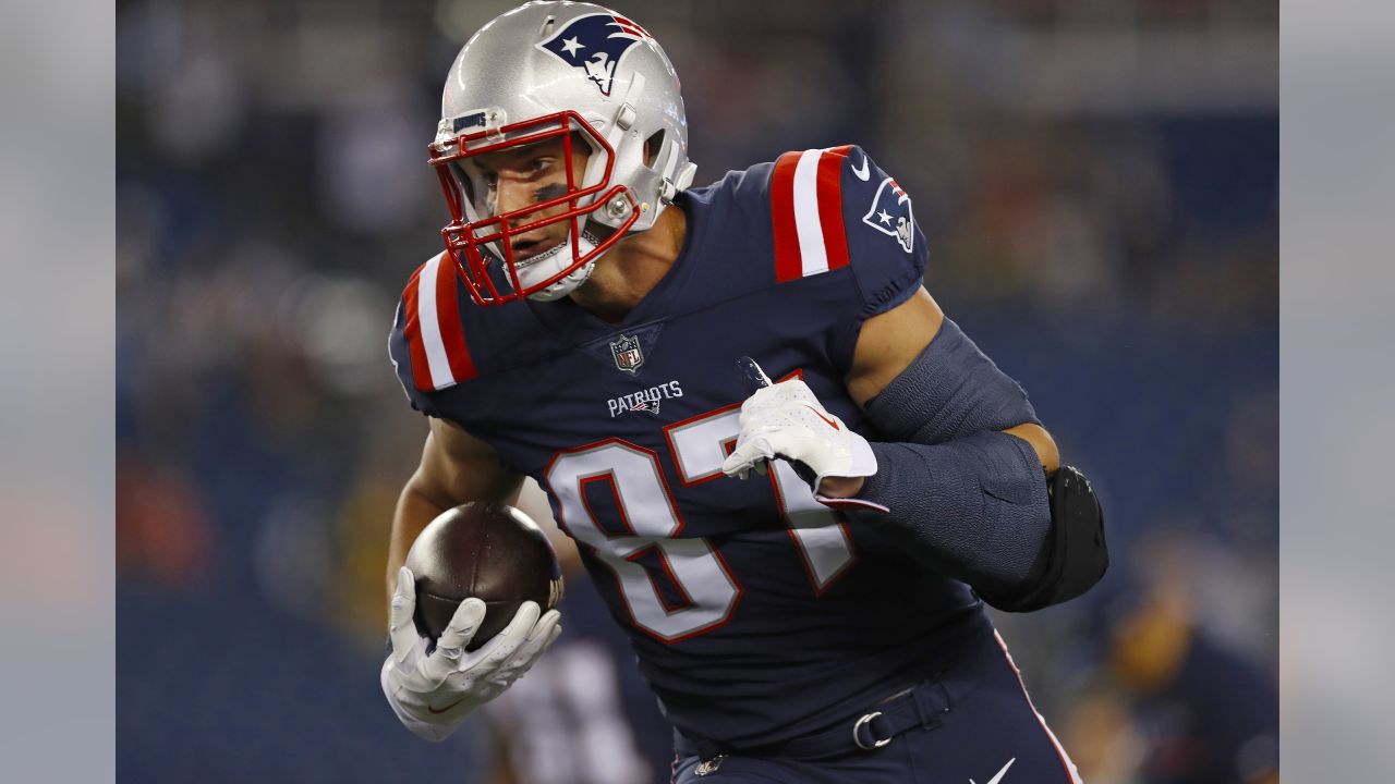 December 21, 2014: New England Patriots defensive back Nate Ebner (43)  catches the ball during warm-ups prior to the NFL game between the New  England Patriots and the New York Jets at