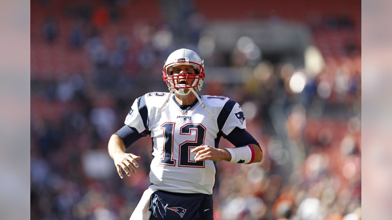 Brady sharp in return, leads Patriots to 33-13 win over Browns