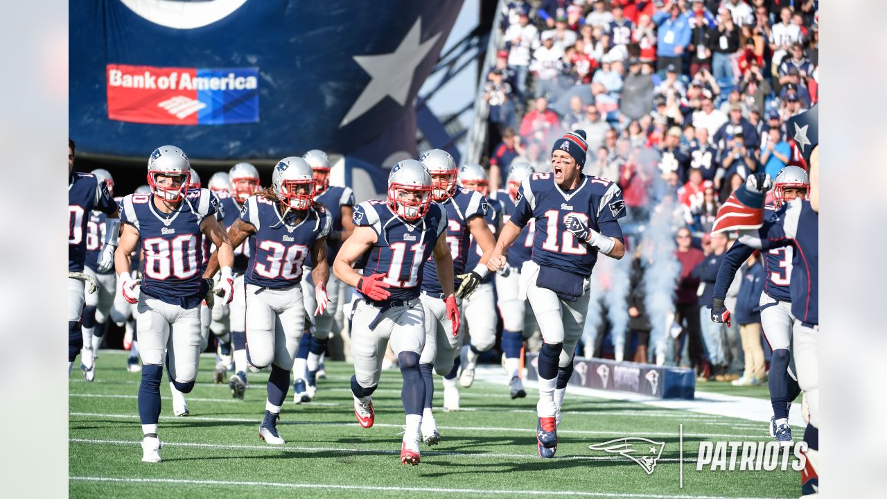 It's official official: Brady, Patriots are whole again