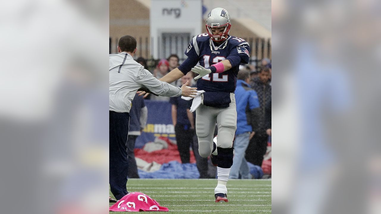 Tom Brady carries Patriots to a 30-23 win over No. 1 Jets defense