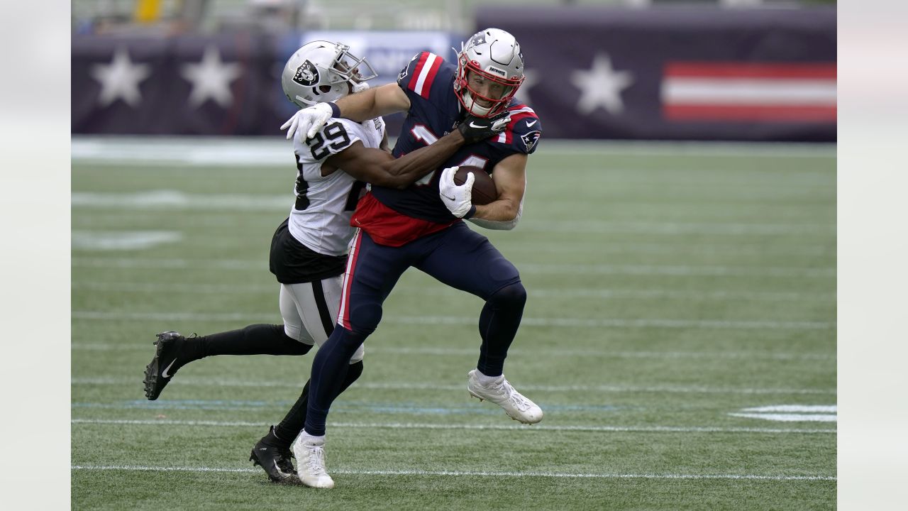 Las Vegas Raiders running back Josh Jacobs (28) during the first half of an  NFL football game against the New England Patriots, Sunday, Sept. 27, 2020,  in Foxborough, Mass. (AP Photo/Stew Milne