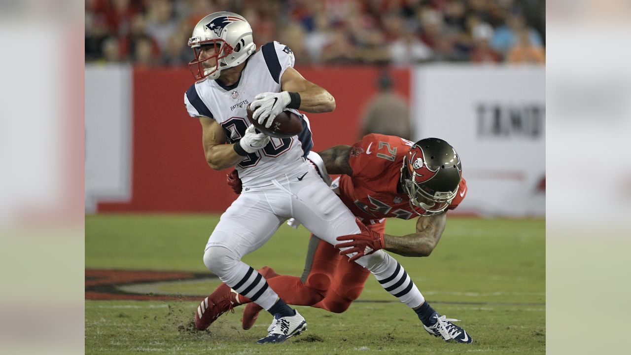 Patriots outlast Bucs 19-14 behind 303 yards from Tom Brady