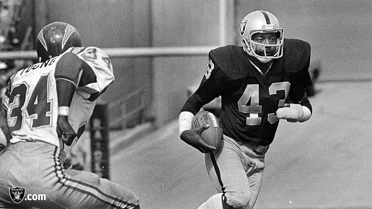 Throwback Uniforms: Raiders and Chargers (1963) 