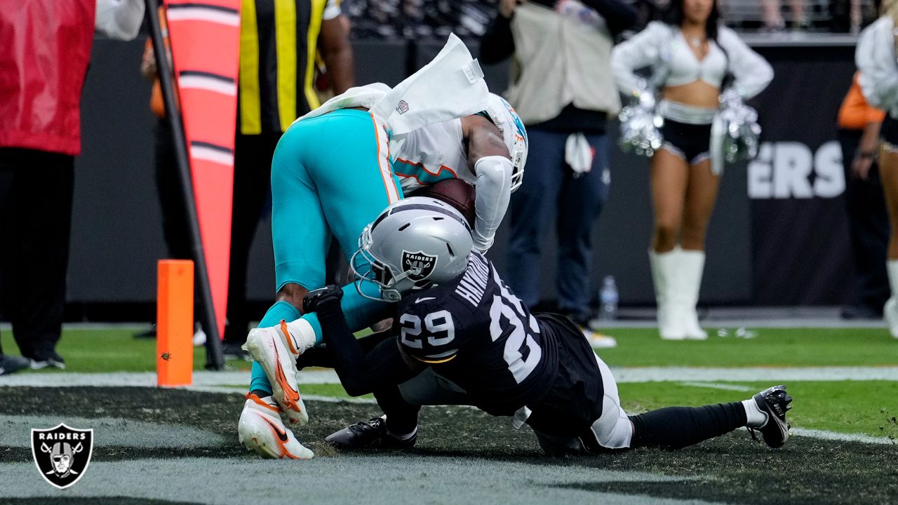 Las Vegas Raiders cornerback Casey Hayward (29) gets set on