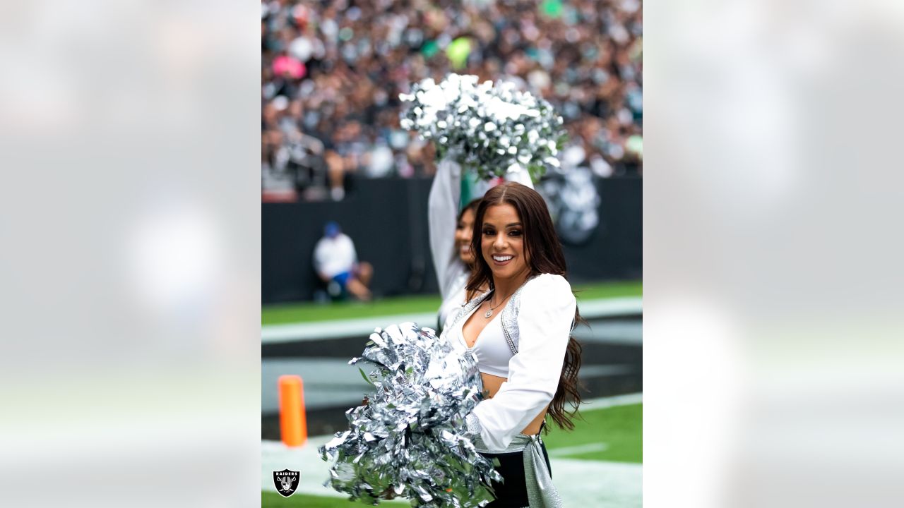 Las Vegas Raiders: Raiderettes Audrey and Jennifer before the regular  season home game against the Philadelphia Eagle…