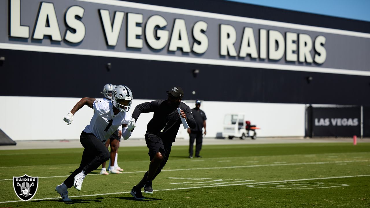 Raiders-Titans week 1 viewing guide: Game time, TV schedule, online  streaming, announcers, odds, more - Silver And Black Pride