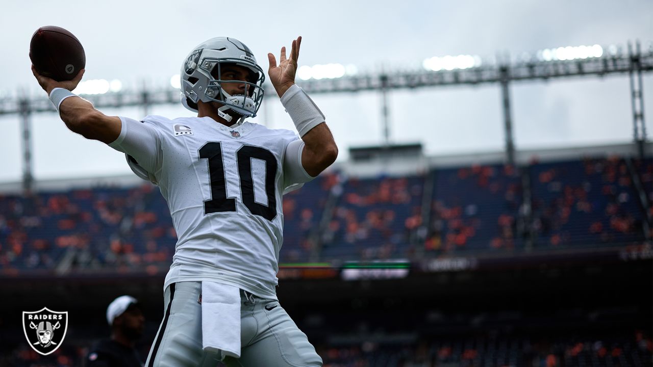 Las Vegas Raiders quarterback Jimmy Garoppolo's 17-yard play-action pass  finds Raiders wide receiver Jakobi Meyers across the middle