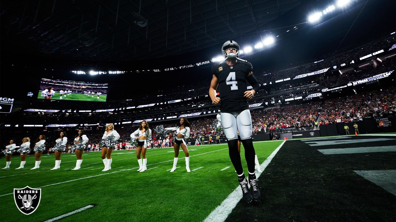 Las Vegas Raiders fullback Alec Ingold warms up against Kansas