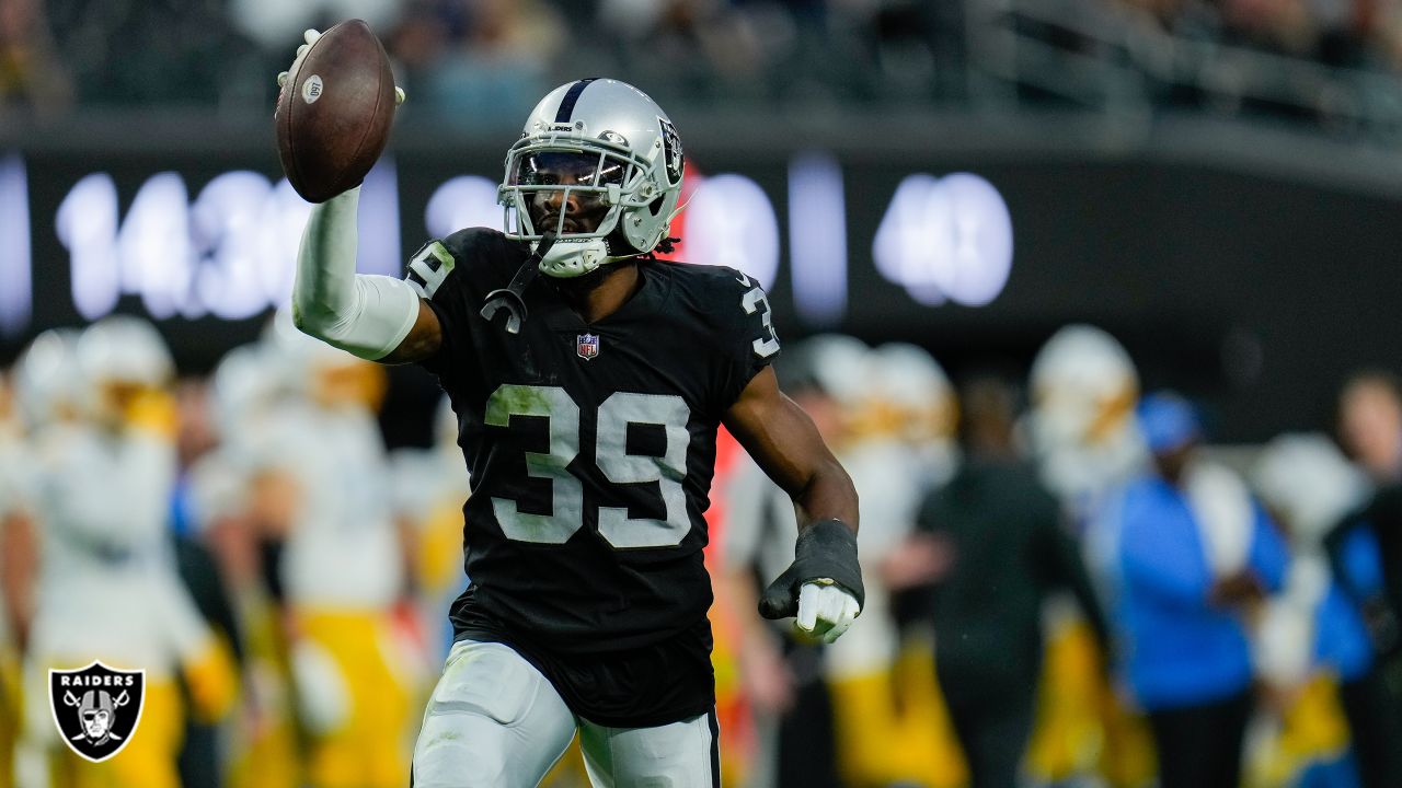 Raiders pay homage to No. 21 and receiver Cliff Branch