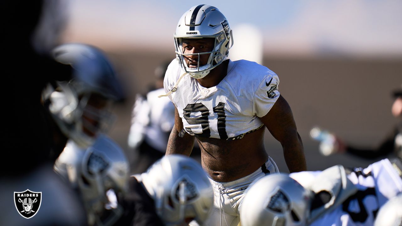 Raiders defensive end Yannick Ngakoue (91) runs around an obstacle