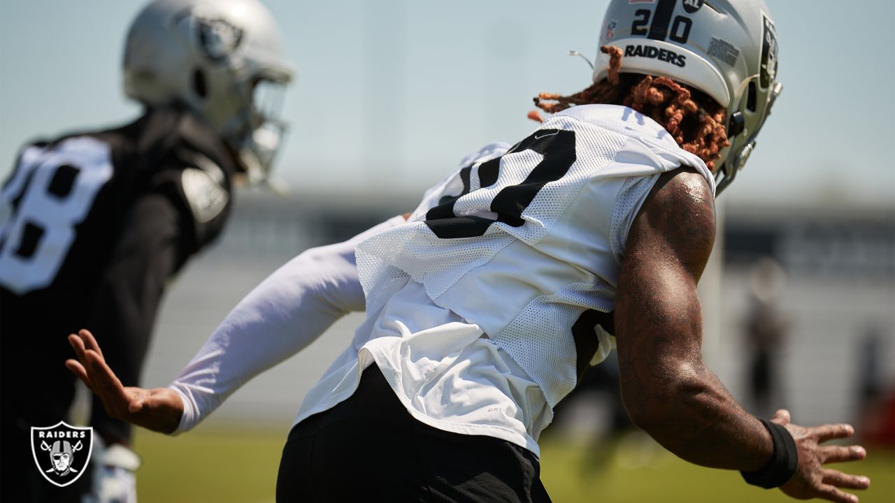 Las Vegas Raiders linebacker K.J. Wright resembles heat-seeking