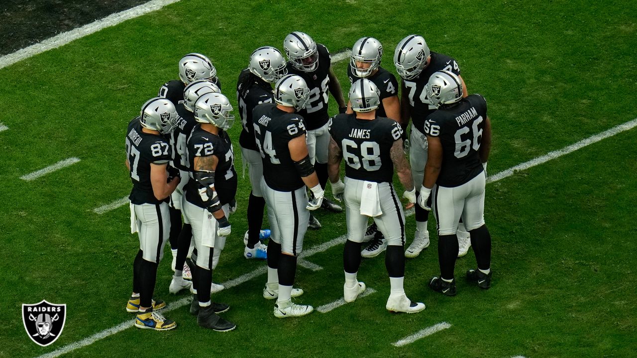 Las Vegas Raiders tight end Jacob Hollister (88) warms up before an NFL  football game against the Los Angeles Chargers, Sunday, Dec. 4, 2022, in  Las Vegas. (AP Photo/Rick Scuteri Stock Photo - Alamy