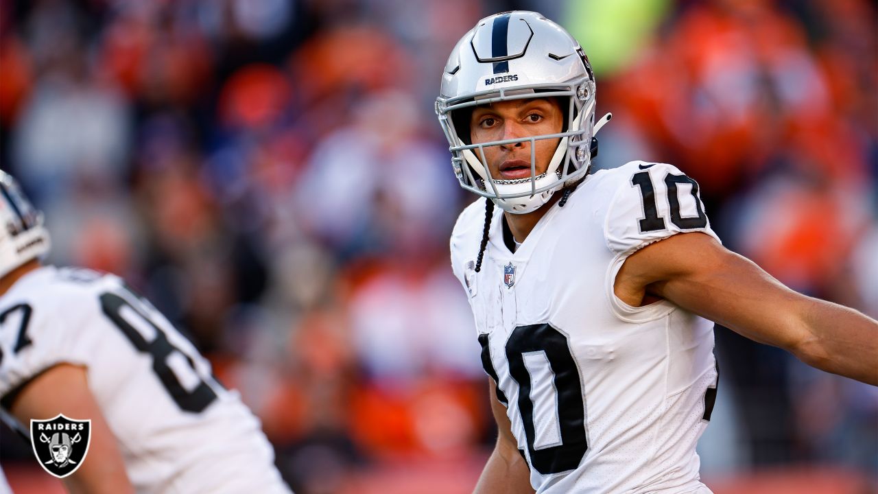 Las Vegas Raiders defensive end Maxx Crosby (98) lines up during an NFL  football game against the Houston Texans, Sunday, Oct 23, 2022, in Las Vegas.  (AP Photo/Rick Scuteri Stock Photo - Alamy