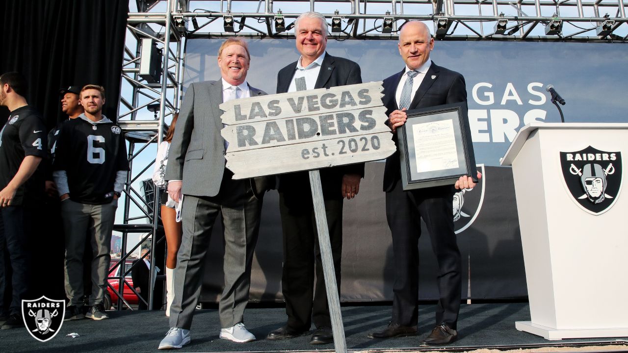 Mark Davis welcomes Raiders to newly finished Allegiant Stadium - ESPN