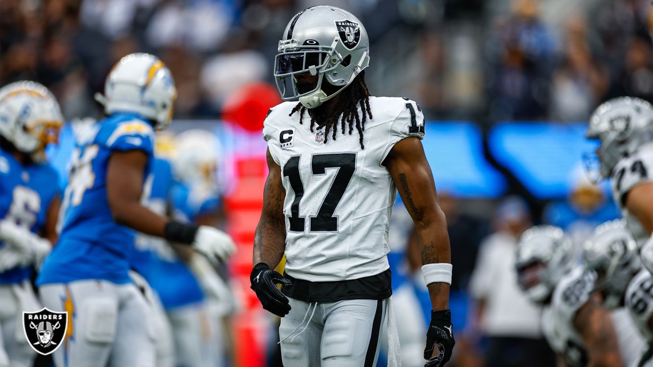 Raiders comeback falls short, lose to Chargers 24-17