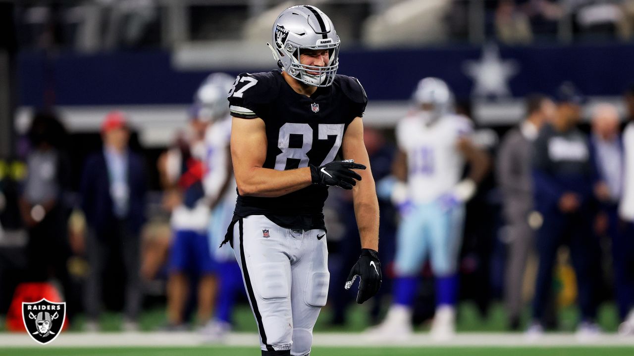 Pittsbugh, United States. 19th Sep, 2021. Las Vegas Raiders tight end  Foster Moreau (87) celebrates his nine yard touchdown with Las Vegas Raiders  tight end Darren Waller (83) during the third quarter