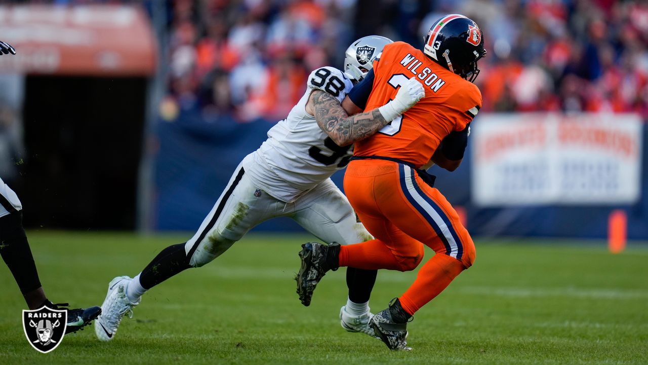 Las Vegas Raiders defensive end Maxx Crosby (98) during the first half of  an NFL football game against the Denver Broncos, Sunday, Oct 2, 2022, in Las  Vegas. (AP Photo/Rick Scuteri Stock