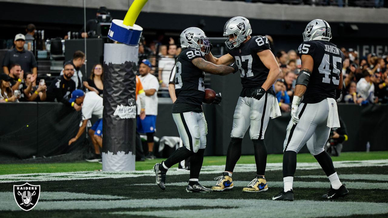 Las Vegas Raiders tight end Foster Moreau (87) makes the catch against the  Los Angeles Chargers during the first half of an NFL football game, Sunday,  Dec. 4, 2022, in Las Vegas. (