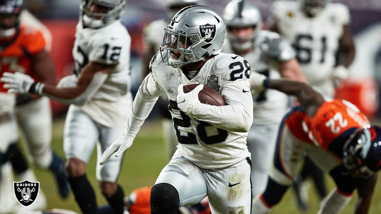 Dec 12, 2010: New Orleans Saints running back Reggie Bush (25) has a look  of intensity after a big play during game action between the New Orleans  Saints and the Tampa Bay