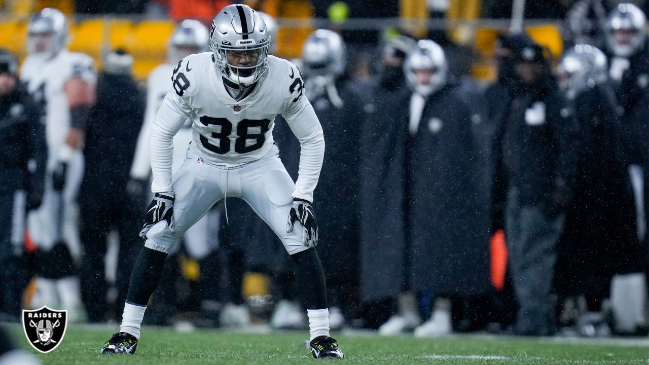 Raiders fall to Steelers in frigid cold, lose Pro Bowler Chandler Jones to  elbow injury