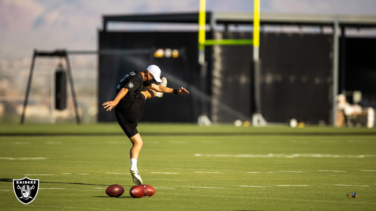 Raiders' Johnathan Abram Builds Beds, Donates Them To Las Vegas Family