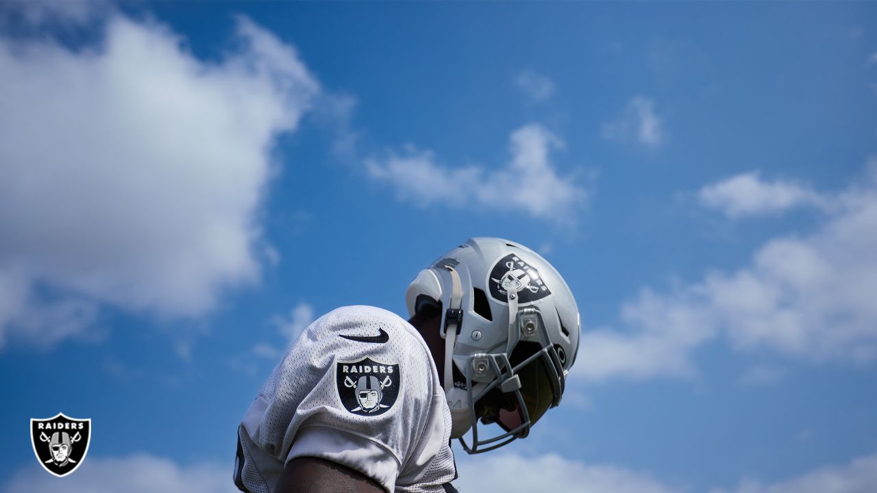 Team of Las Vegas Raiders Football Players Practice on the Field in the  City of Las Vegas, Nevada Editorial Stock Image - Image of players,  offense: 289561589