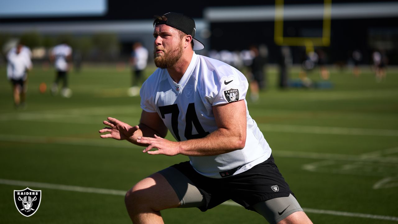 Raiders' 2022 slow start on offensive line shows the 2023 unit can get  going soon - A to Z Sports