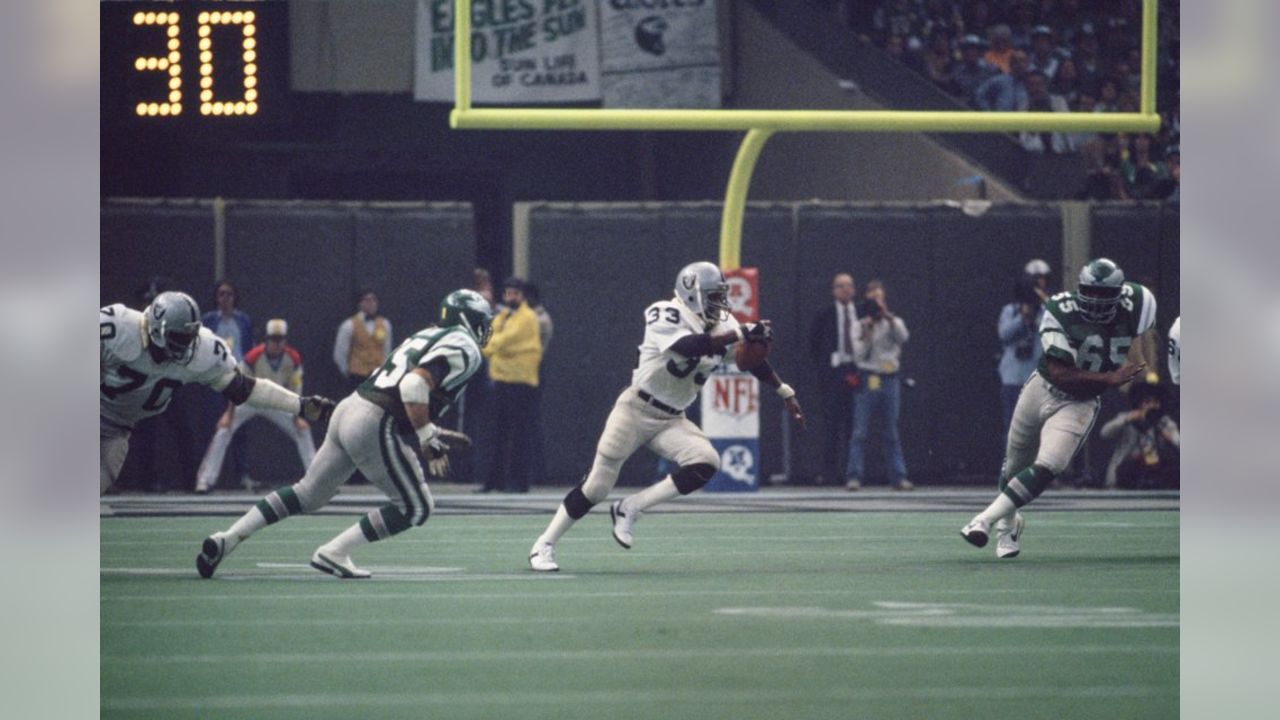 Raiders Capture 2nd Super Bowl Title With 27-10 Win Over Eagles