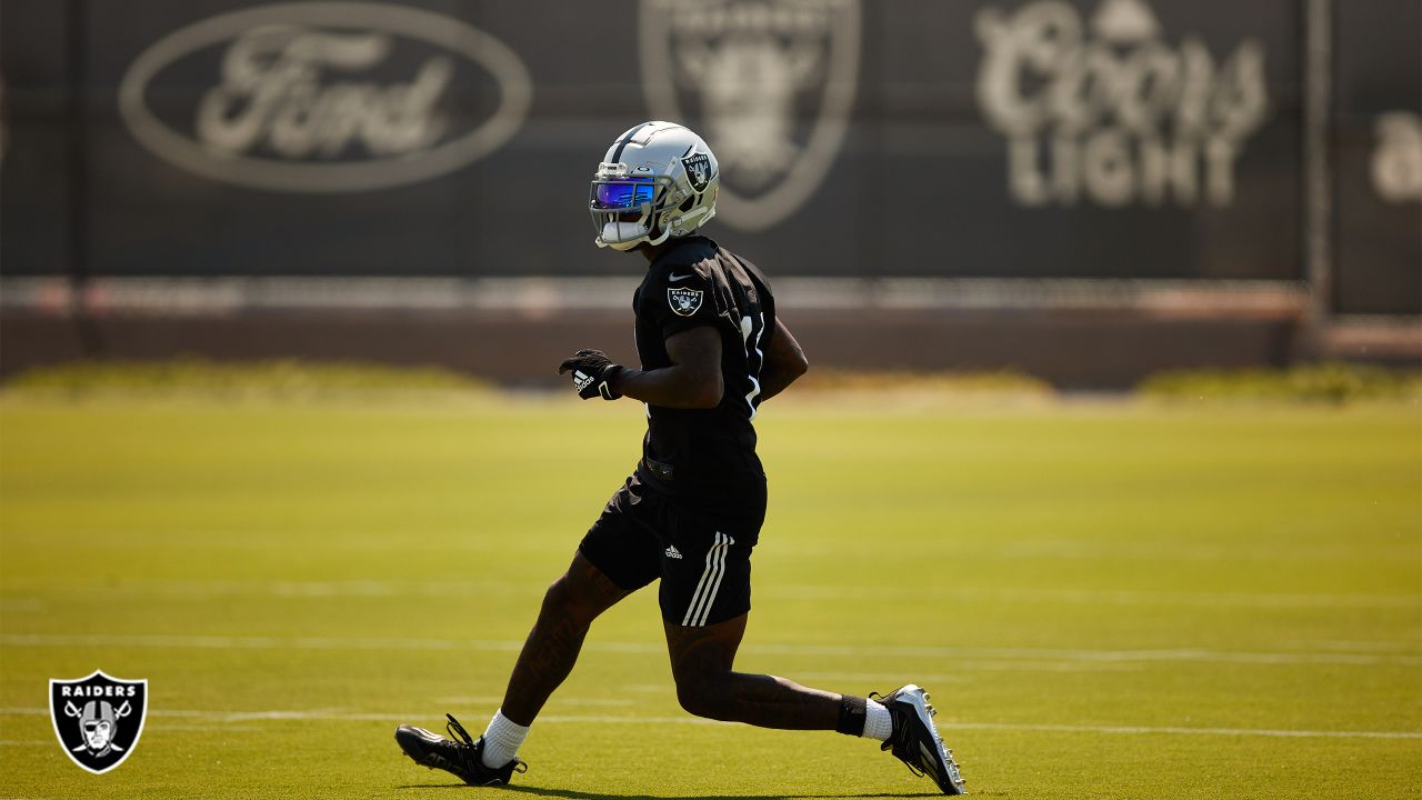 Las Vegas Raiders linebacker K.J. Wright resembles heat-seeking missile on  fourth-down TFL