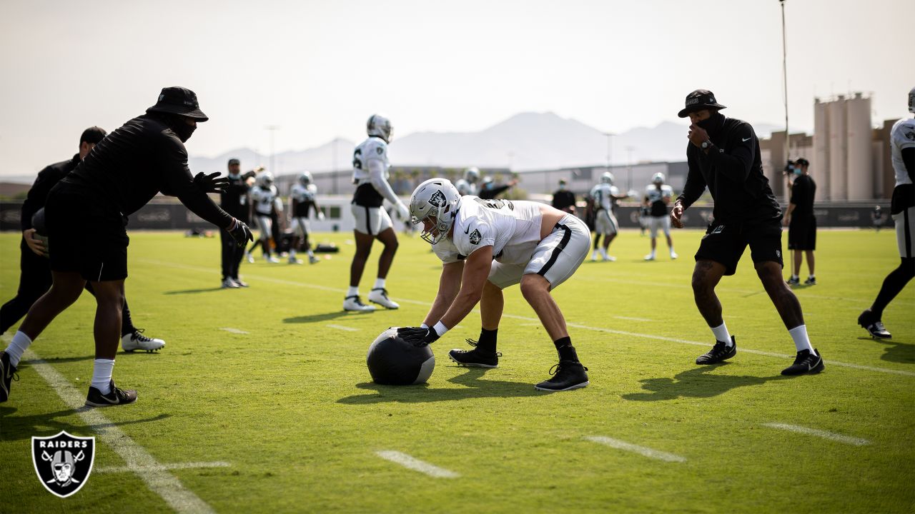 Las Vegas Raiders defensive end Carl Nassib (94) during training camp on  Thursday, Aug 19, 2021, in Thousand Oaks, Calif. (Dylan Stewart/Image of  Spor Stock Photo - Alamy