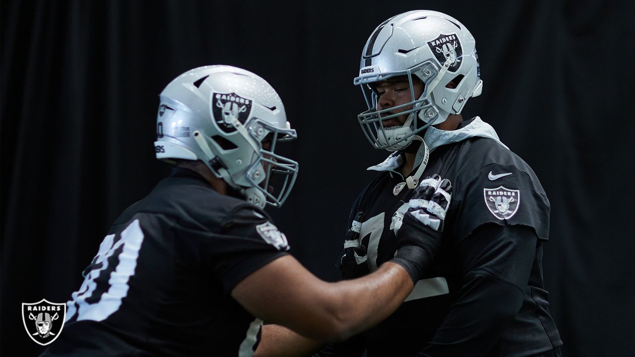 Las Vegas Raiders guard Jermaine Eluemunor (72) with his helmet