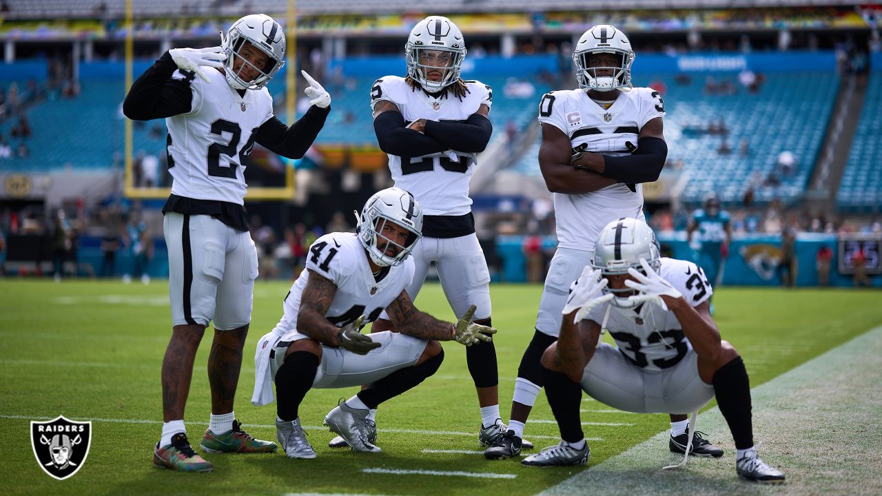 Las Vegas Raiders strong safety Johnathan Abram (24) warms up