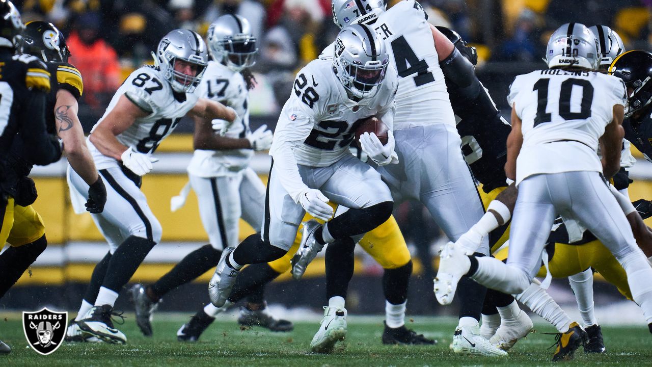 Las Vegas Raiders cornerback Nate Hobbs #39 plays during pre-season NFL  football game against the San Francisco 49ers Sunday, Aug. 13, 2023, in Las  Vegas. (AP Photo/Denis Poroy Stock Photo - Alamy