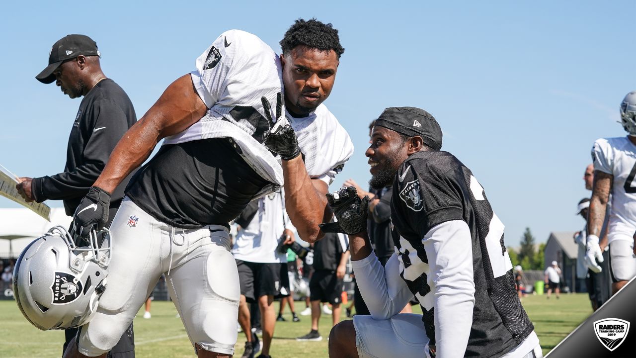 Oakland Raiders offensive guard Jordan Devey (65), center Richie Incognito  (64), and offensive …