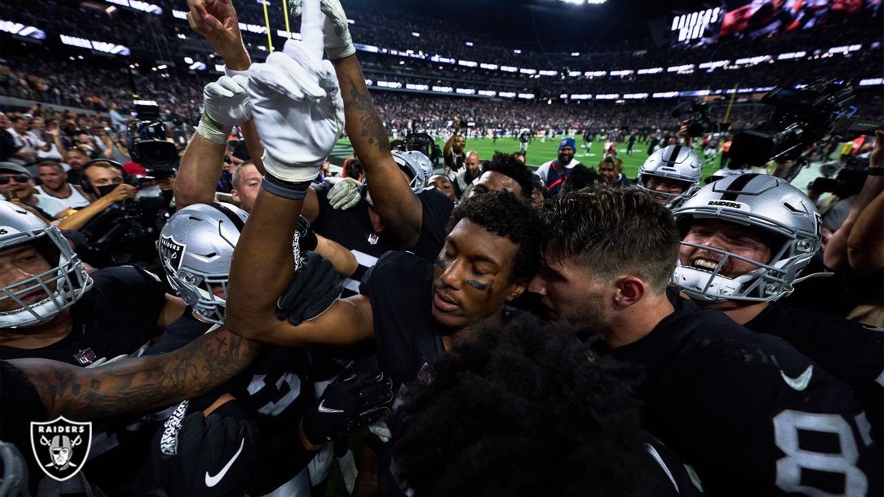 Raiders Rookie Johnathan Abram Surprises Trash-Talking NFL Fans