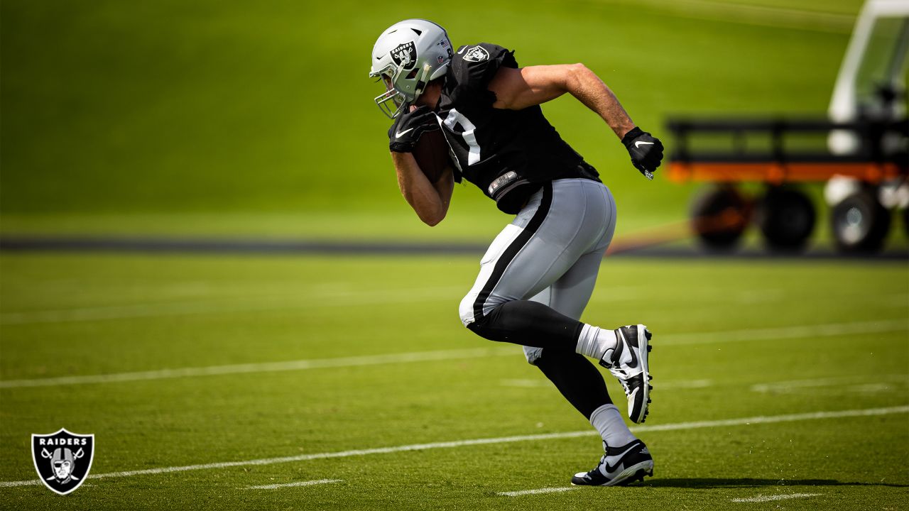 Las Vegas Raiders defensive end Carl Nassib (94) during training camp on  Thursday, Aug 19, 2021, in Thousand Oaks, Calif. (Dylan Stewart/Image of  Spor Stock Photo - Alamy