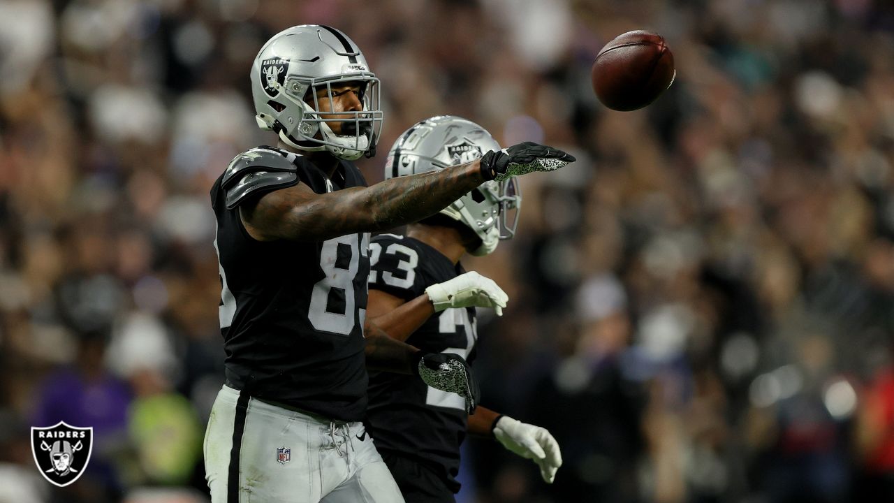 Maxx Crosby Stands Out as Las Vegas Raiders Outlast Baltimore Ravens