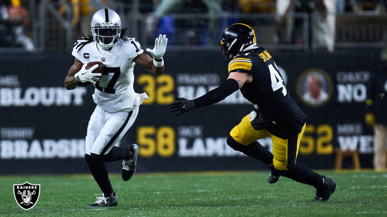 Pittsburgh, Pennsylvania, USA. 24th Dec, 2022. Dec. 24, 2022: Diontae  Johnson #18 during the Pittsburgh Steelers vs Las Vegas Raiders in  Pittsburgh PA at Acrisure Stadium. Brook Ward/AMG (Credit Image: © AMG/AMG