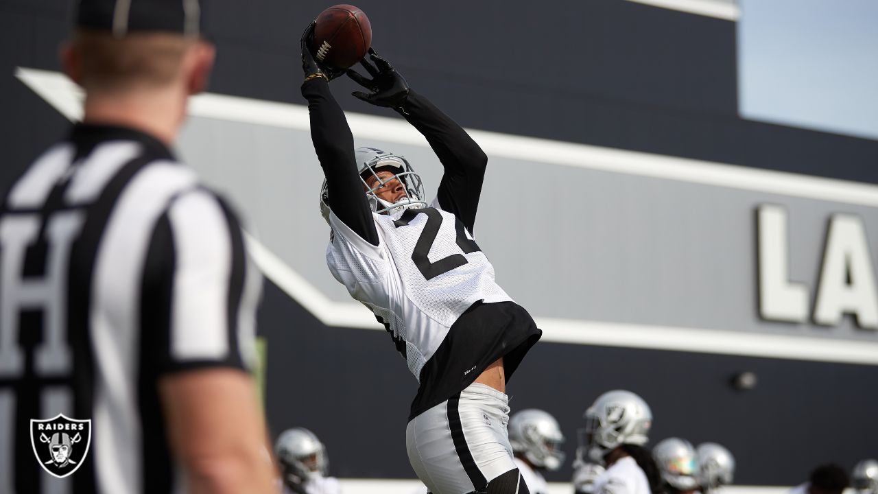 Ex-Raider Johnathan Abram reunites with old friends in Green Bay