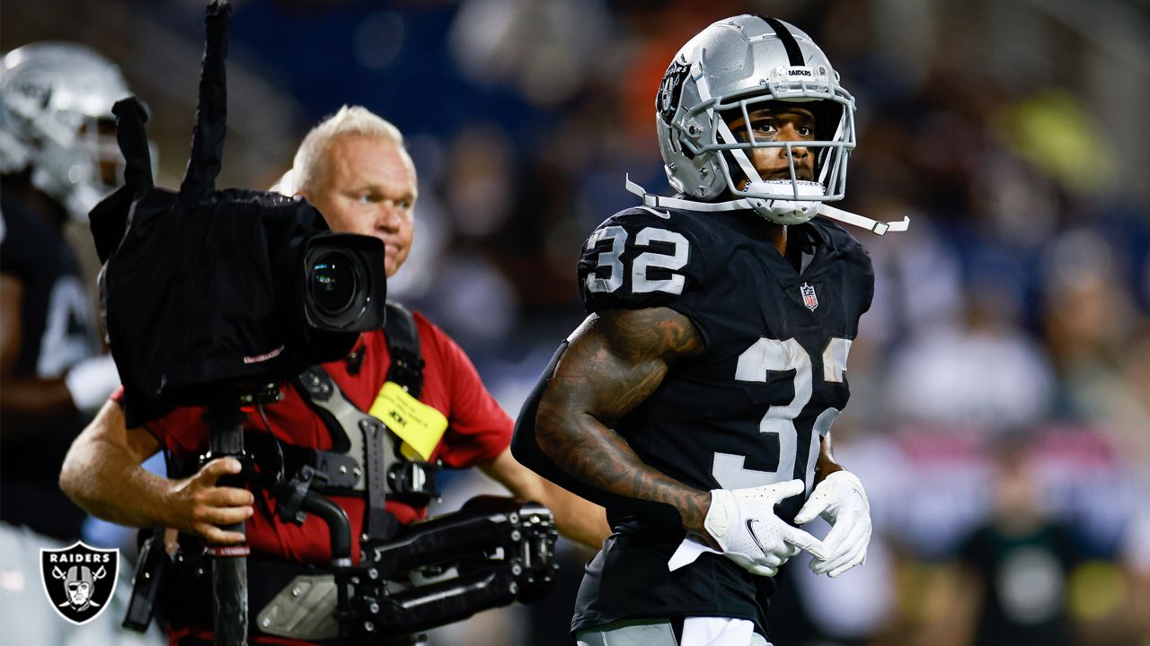 Las Vegas Raiders running back Austin Walter (32) reacts after scoring a  touchdown during an NFL