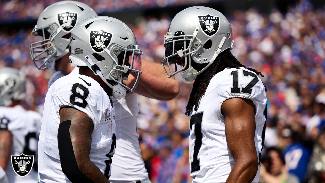 4 Observations: Bills recover with rout over Raiders