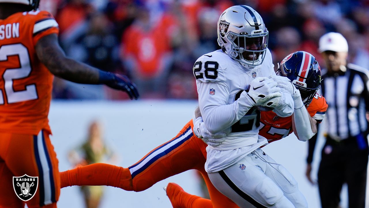 Josh Jacobs' two touchdowns lift Raiders past Broncos