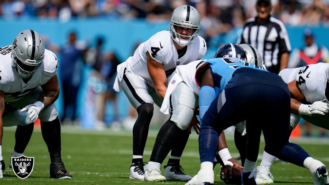 Can't-Miss Play: Las Vegas Raiders wide receiver Mack Hollins outleaps two  defensive backs to catch Raiders quarterback Derek Carr's 26-yard touchdown  dime