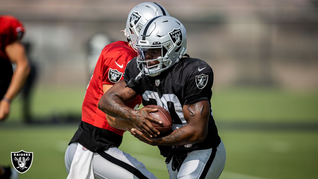 Las Vegas Raiders defensive end Carl Nassib (94) during training camp on  Thursday, Aug 19, 2021, in Thousand Oaks, Calif. (Dylan Stewart/Image of  Spor Stock Photo - Alamy