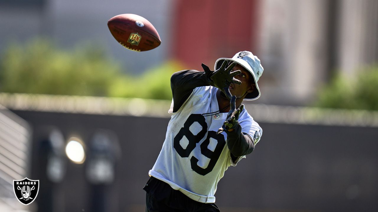 With Waller out of practice, Edwards steps up as Raiders' go-to receiver -  Las Vegas Sun News