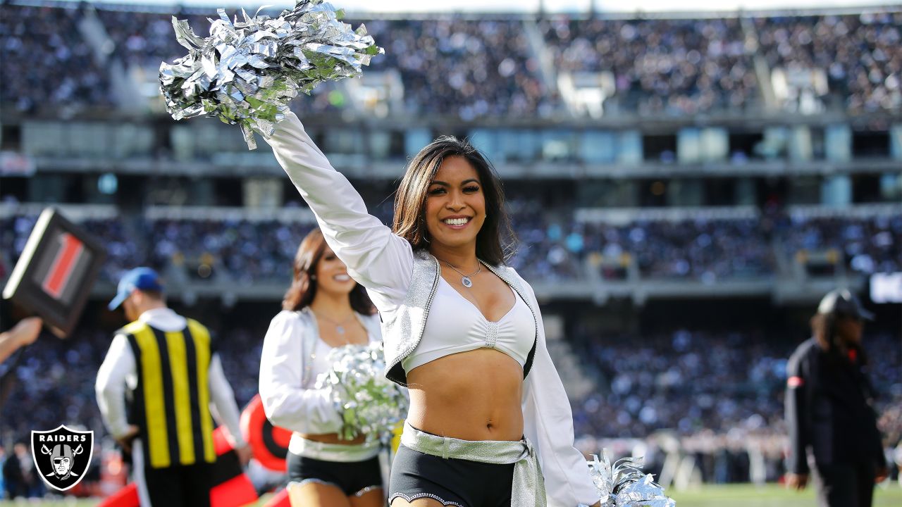 Raiders Cheerleader Went Viral During Preseason Debut